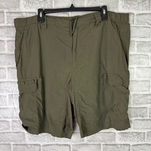 The North Face Forest Green Lightweight Stretch Cargo Shorts Men 2XL 9.5" Inseam